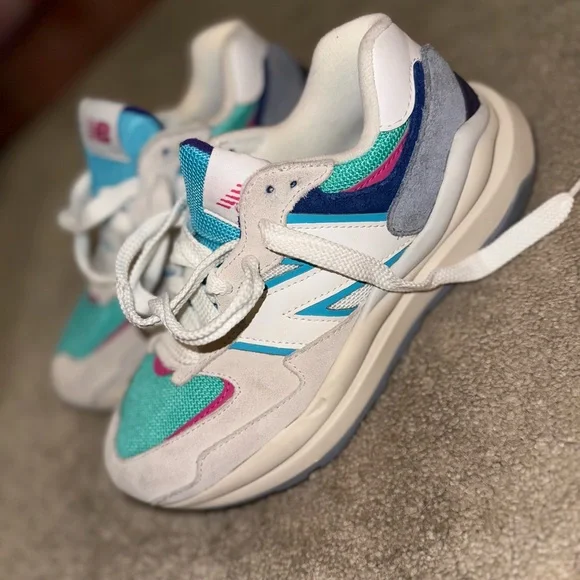 Women 57/40 New Balance Sneaker - Picture 8 of 13